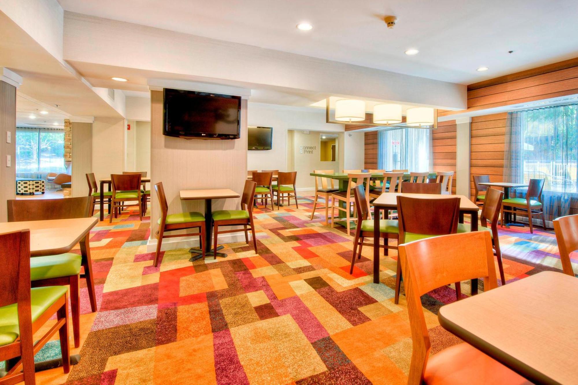 Fairfield & Crabtree Valley Hotel 3*