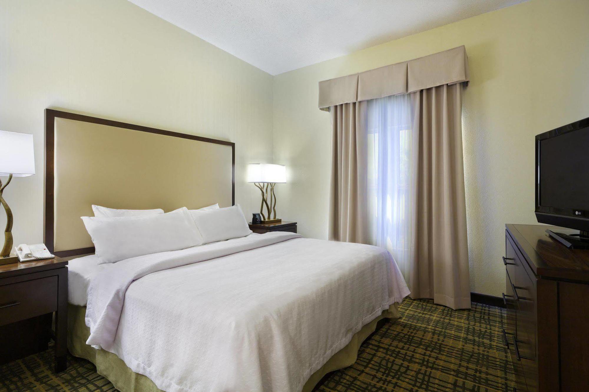 Hotel Fairfield & Crabtree Valley
